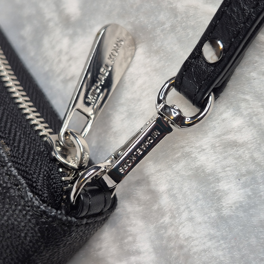 Jet Set Travel Large Signature Logo Continental Wallet - Picture 6 of 13